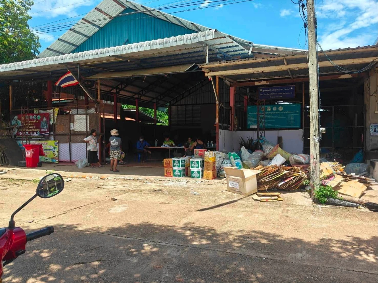 กองสาธารณสุขเทศบาลตำบลนาสวรรค์ ออกรับซื้อขยะประเดือนมิถุนายน ม.1-2